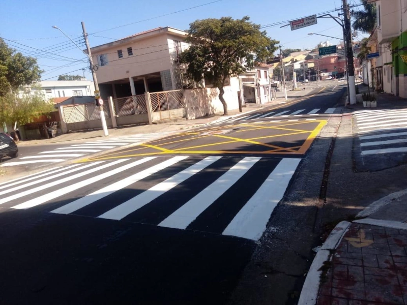 Pintura de sinalização viária horizontal e vertical para segurança no trânsito - MAQUIPAV